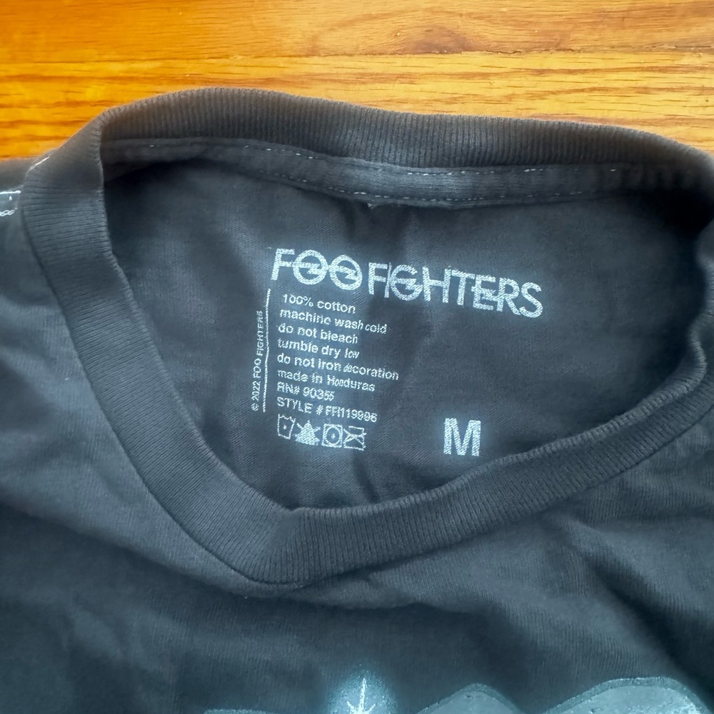 Foo Fighters Band Tee - Picture 2 of 3